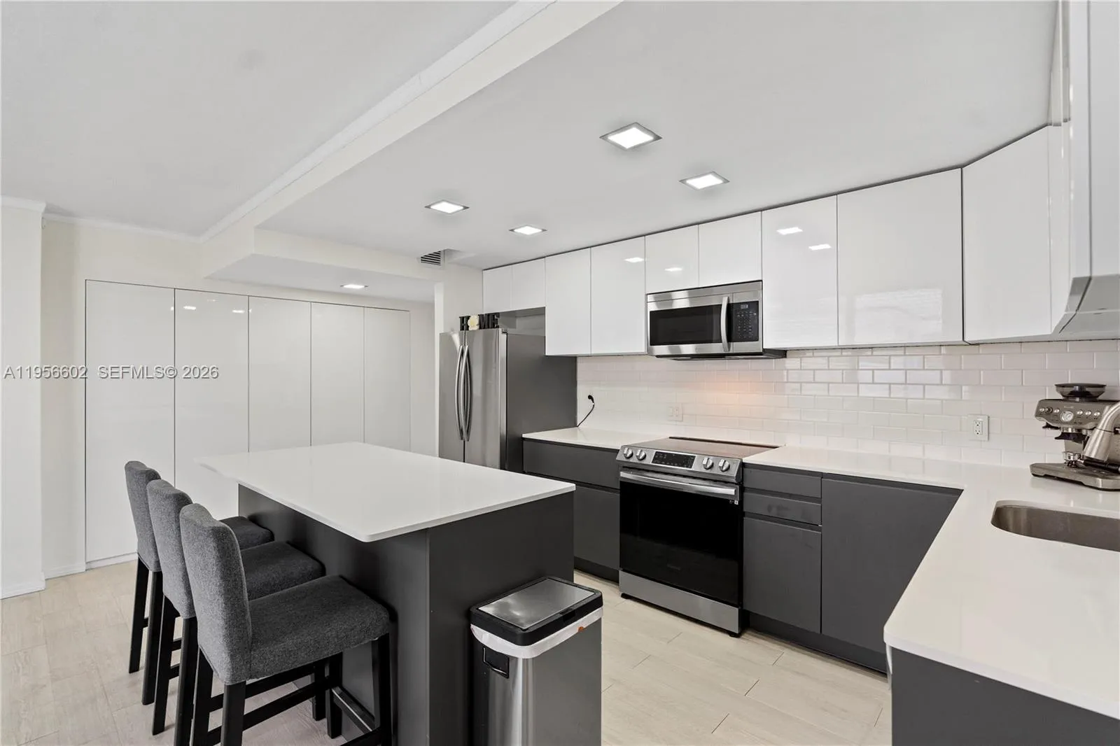 3 bedroom 2 bath for sale at 3440 NE 192nd St # A, Aventura FL 33180