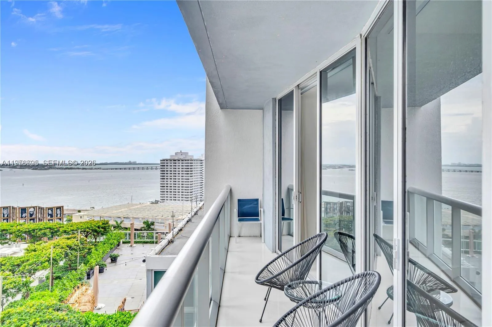 1 bedroom 1 bath for sale at 485 Brickell Ave # 1711, Miami FL 33131