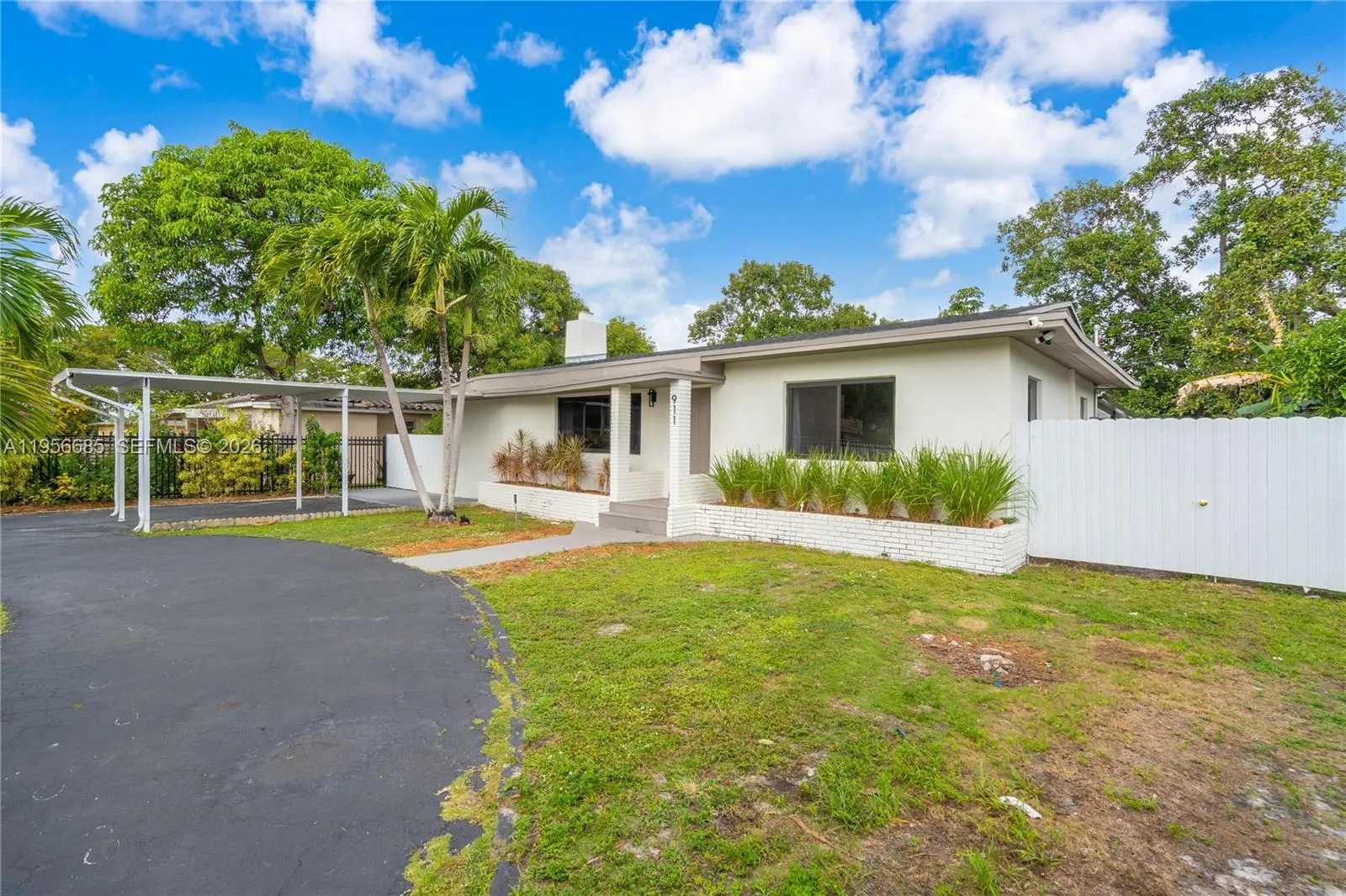 911 NW 138th St, Miami FL 33168