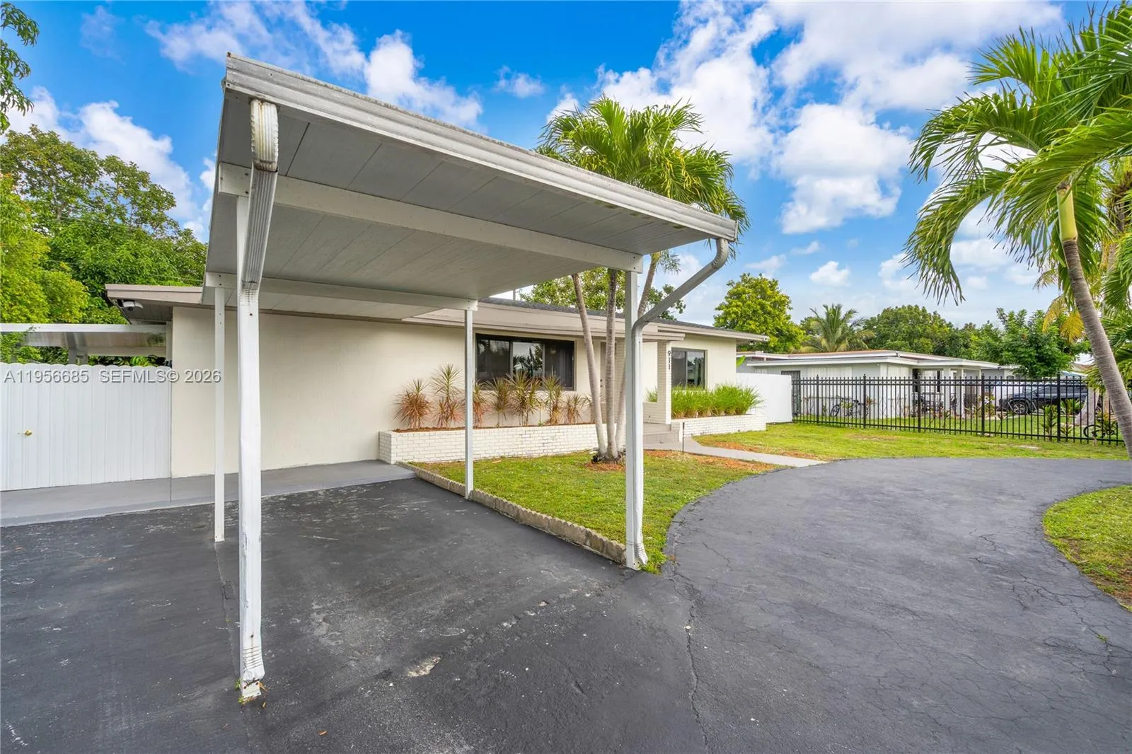 911 NW 138th St, Miami FL 33168