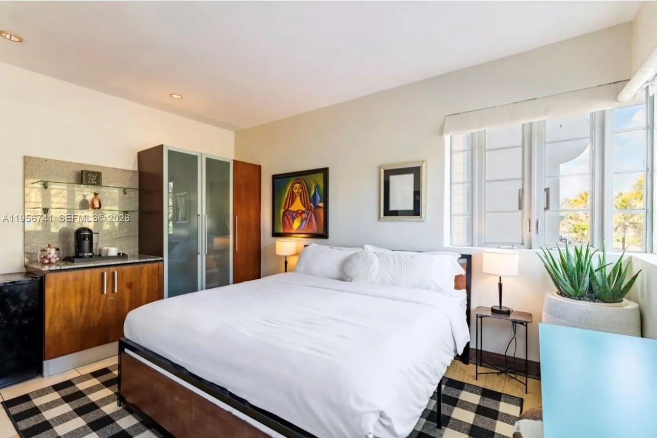 2 bedroom 2 bath for sale at 1036 Ocean Dr # B201, Miami Beach FL 33139