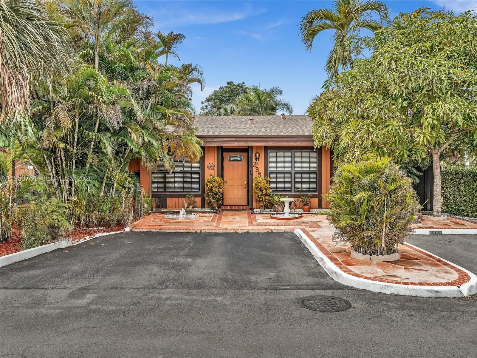 2350 Elm Ct, Pembroke Pines FL 33026