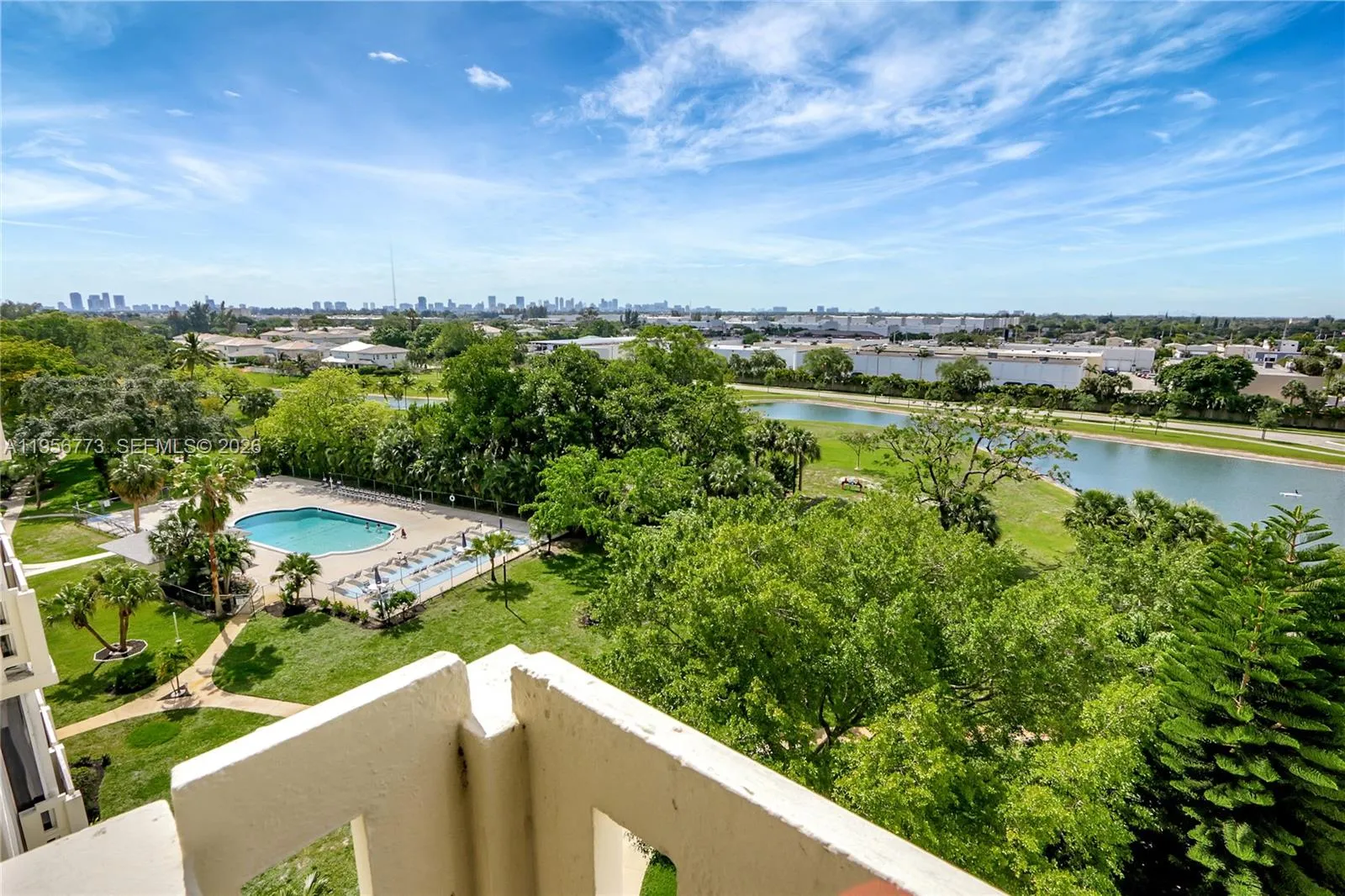 4330 Hillcrest Dr # 807, Hollywood FL 33021