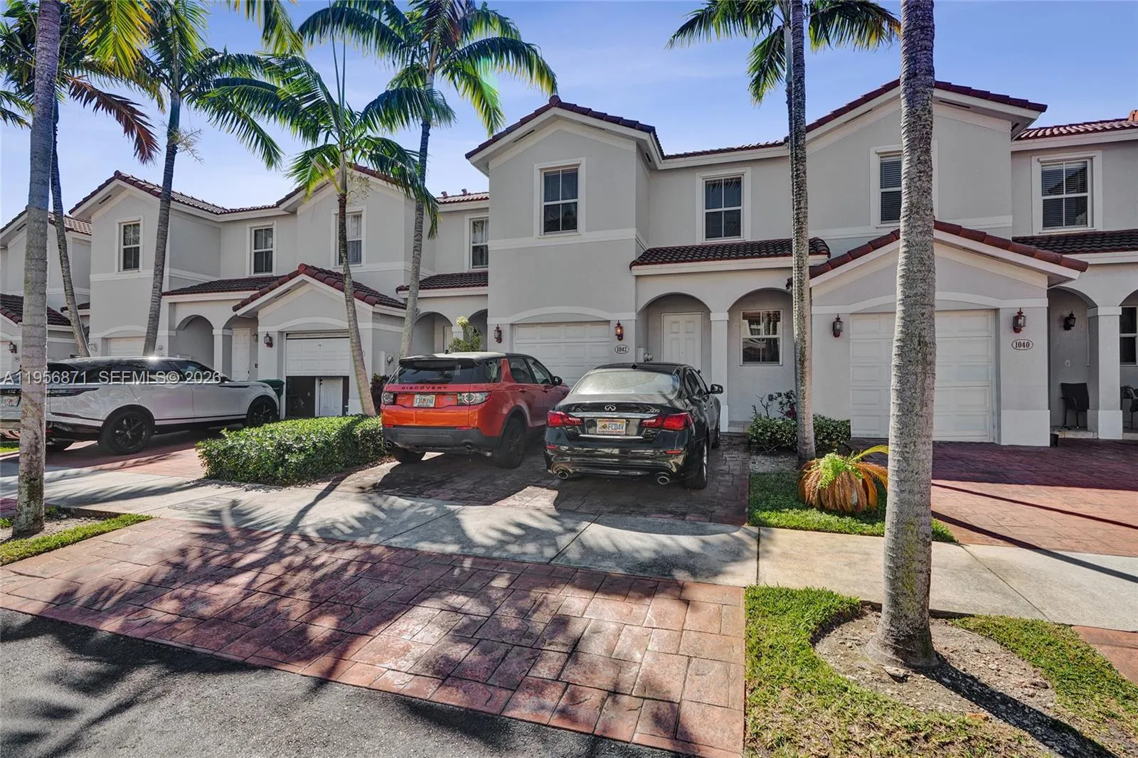 1042 NE 207th Ter, Miami FL 33179
