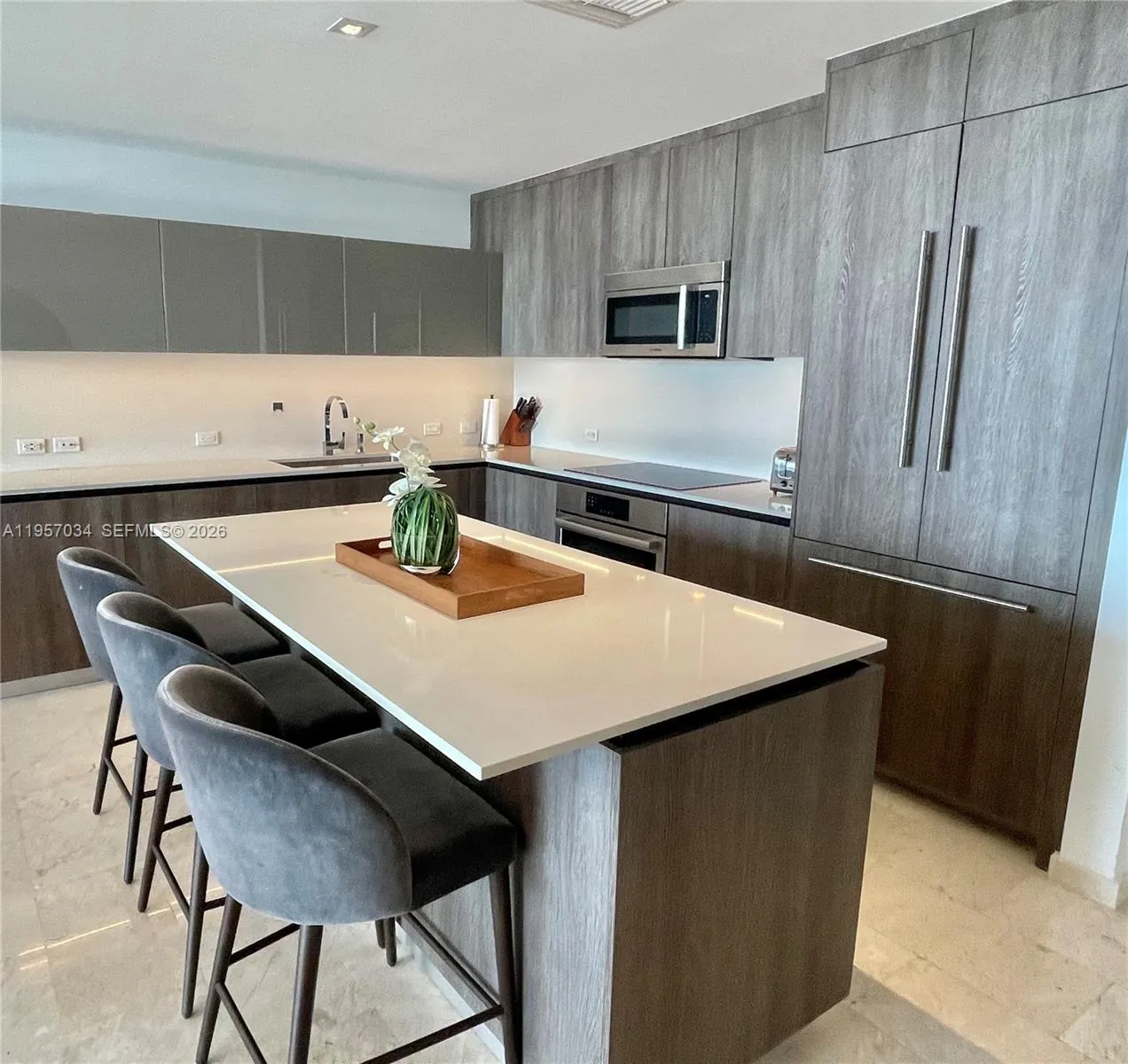 88 SW 7th St # 2404, Miami FL 33130
