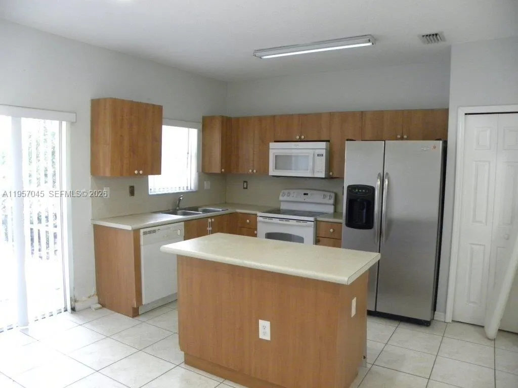 1617 SE 30th St, Homestead FL 33035