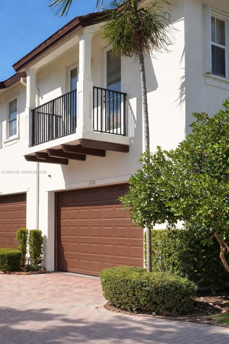 3 bedroom 2 bath for sale at 4760 Mimosa Pl # 1001, Coconut Creek FL 33073