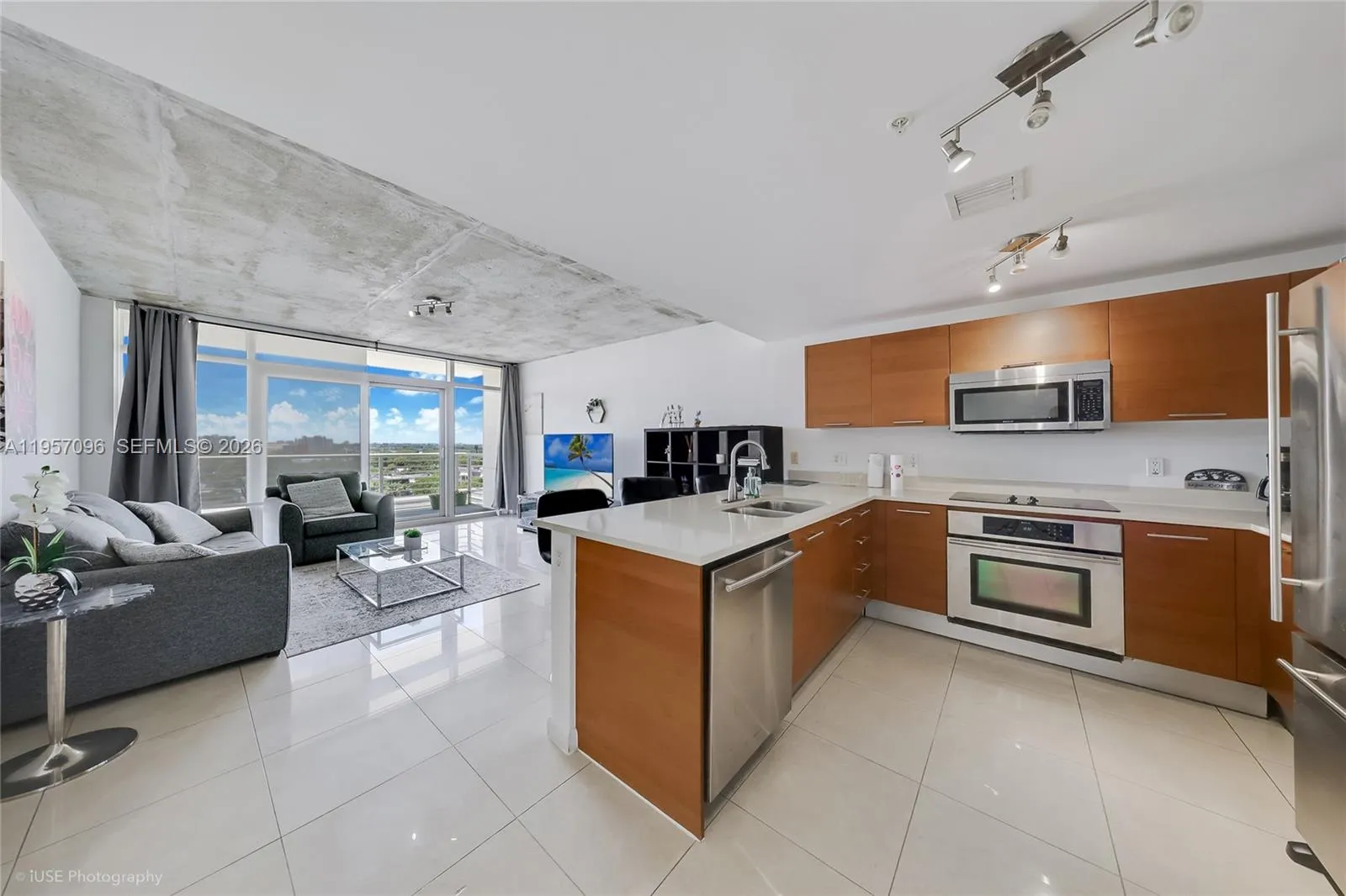 1 bedroom 1 bath for sale at 3250 NE 1st Ave # 811, Miami FL 33137