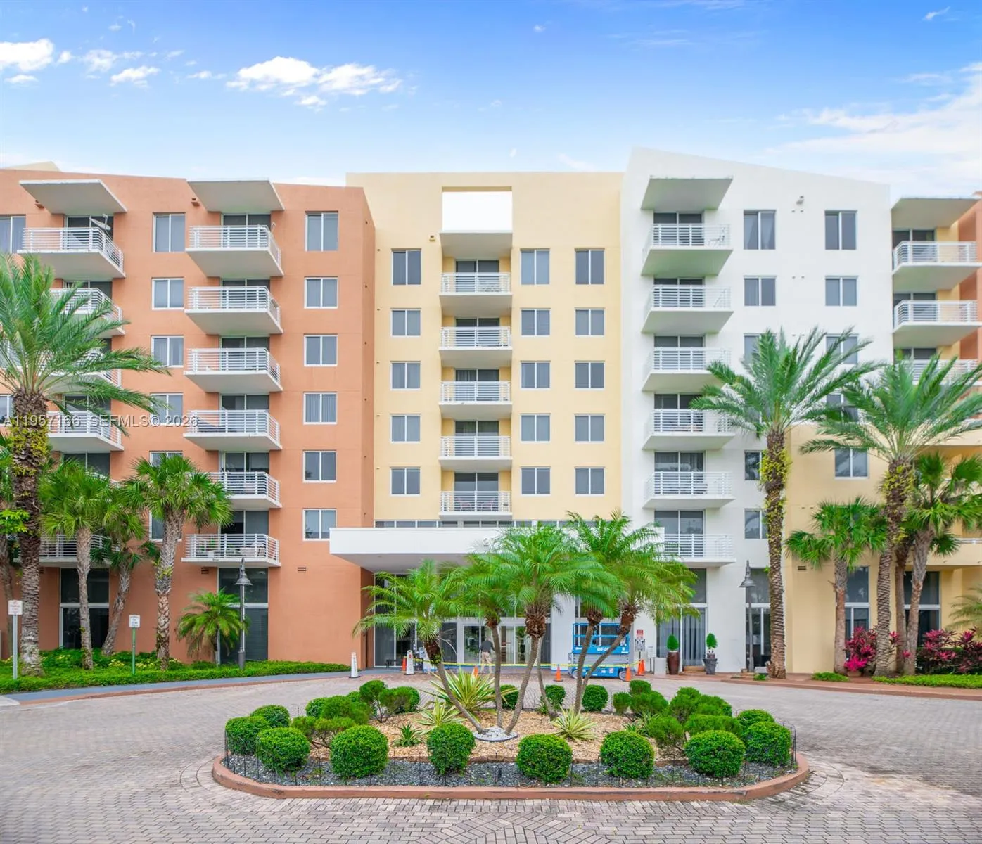 2 bedroom 2 bath for sale at 2775 NE 187th St # 215, Aventura FL 33180