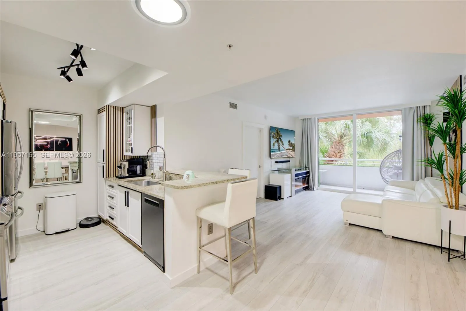 2775 NE 187th St # 215, Aventura FL 33180