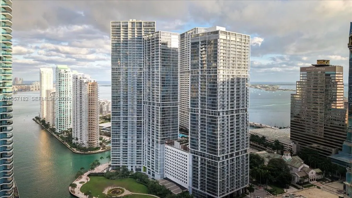 1 bedroom 1 bath for sale at 465 Brickell Ave # 3804, Miami FL 33131