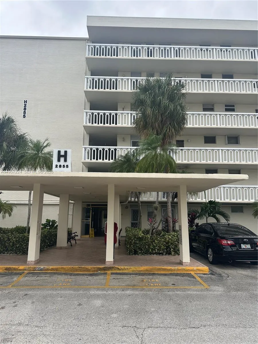 1 bedroom 1 bath for sale at 2855 Leonard Dr # H411, Aventura FL 33160