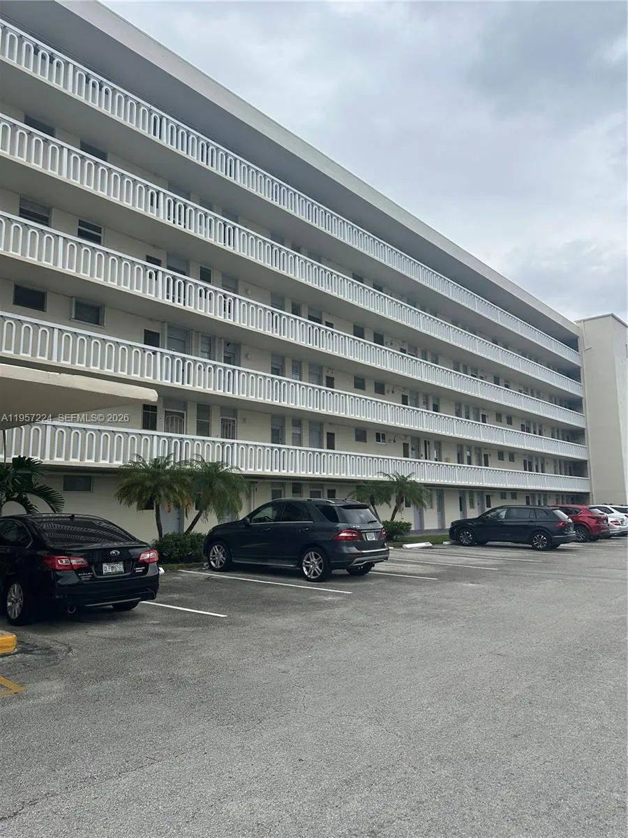 2855 Leonard Dr # H411, Aventura FL 33160