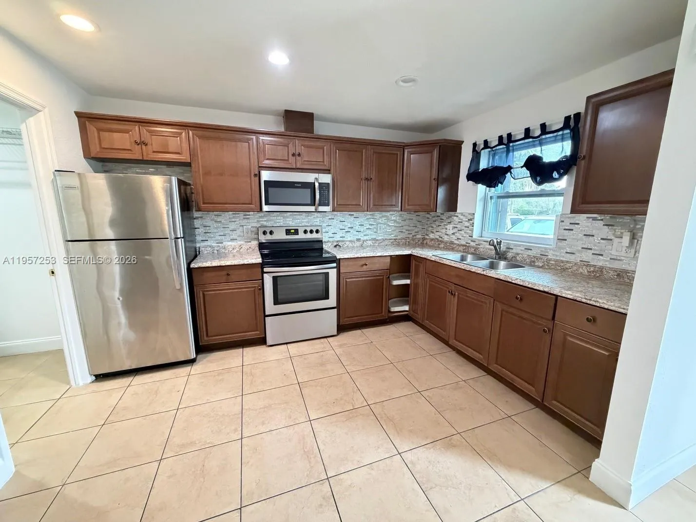 28202 SW 143rd Ct, Homestead FL 33033