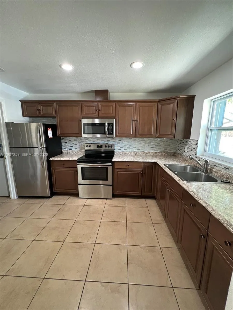28202 SW 143rd Ct, Homestead FL 33033