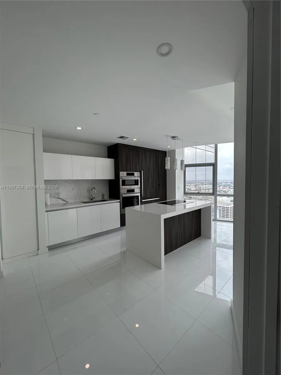 851 NE 1st Ave # 4302, Miami FL 33132