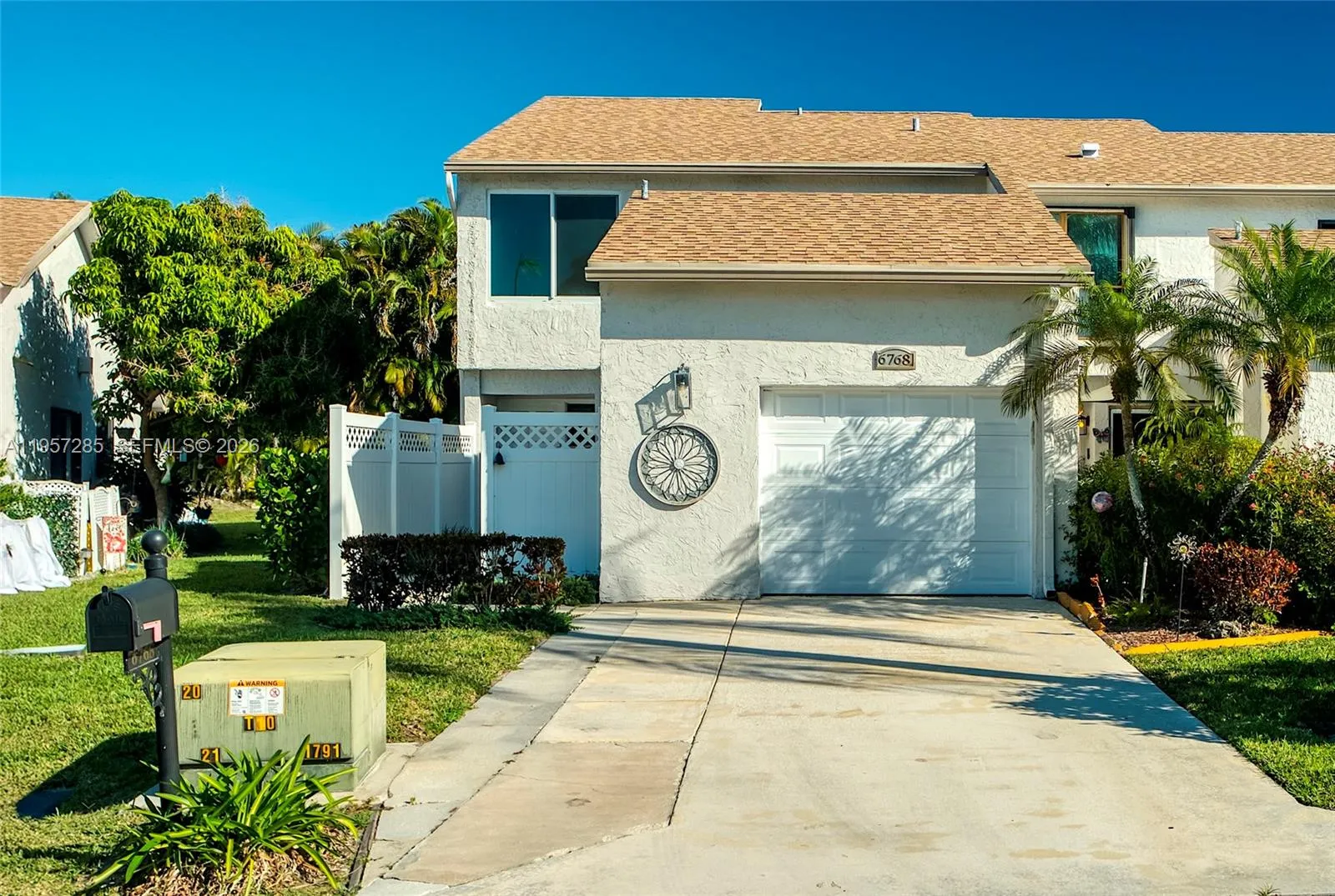 3 bedroom 3 bath for sale at 6768 Canary Palm Cir, Boca Raton FL 33433