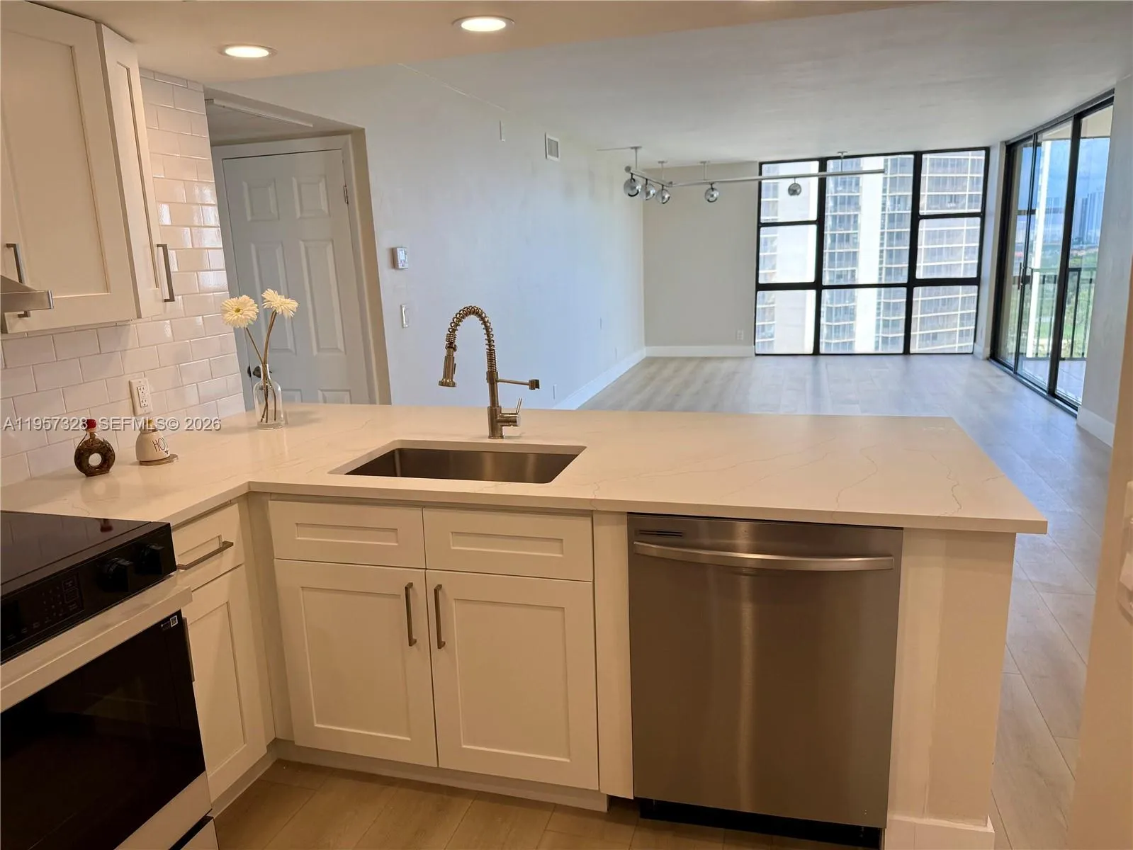 2 bedroom 2 bath for sale at 20335 W Country Club Dr # 1203, Aventura FL 33180