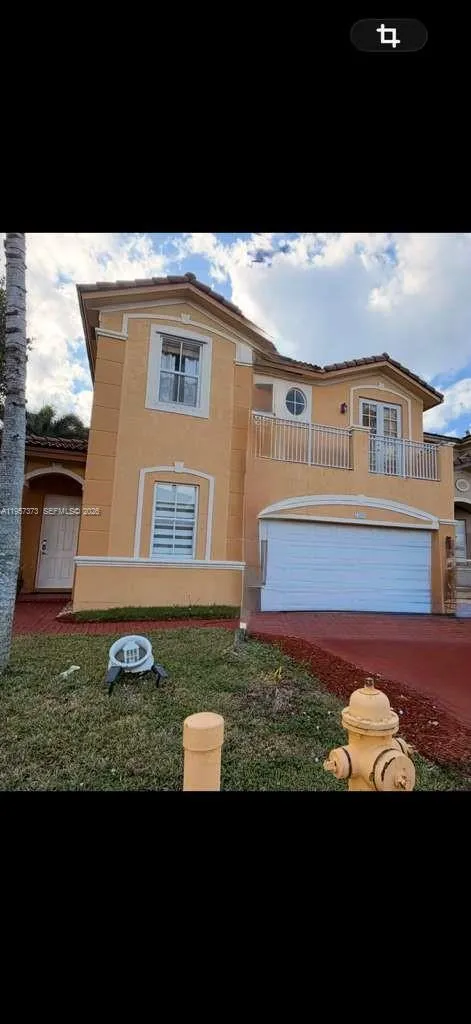 5 bedroom 4 bath for sale at 7586 NW 113th Path, Doral FL 33178