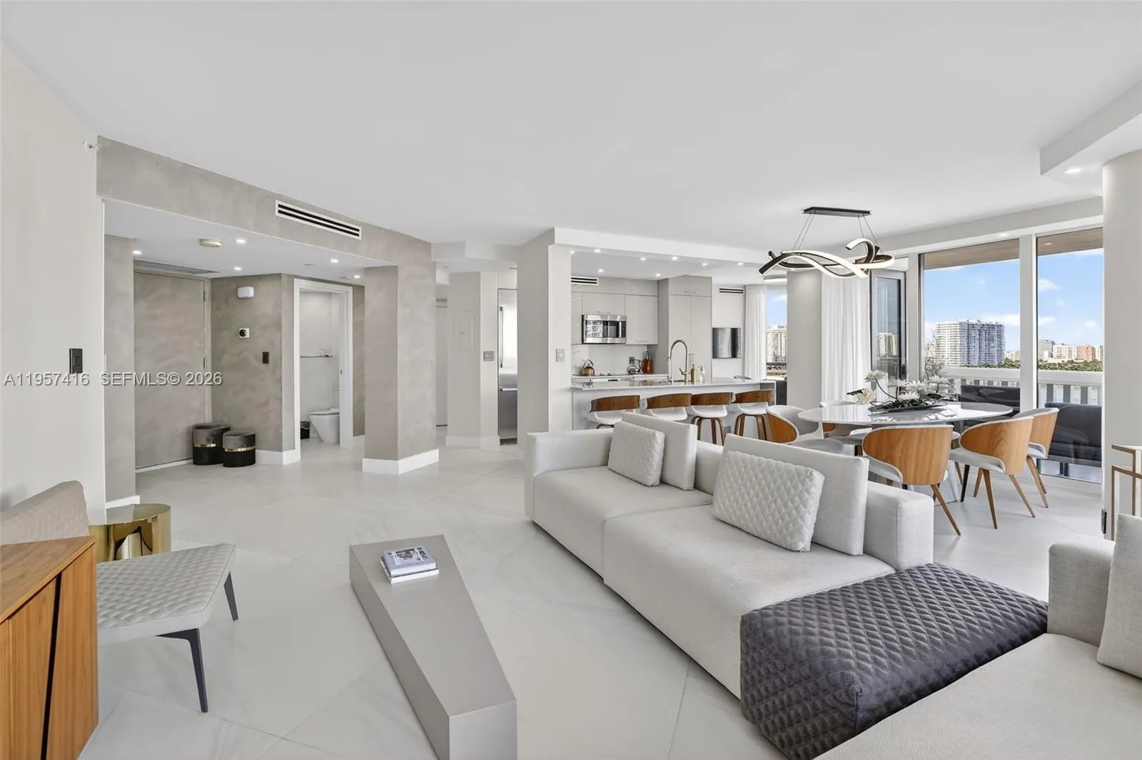 1000 W Island Blvd # 1009, Aventura FL 33160