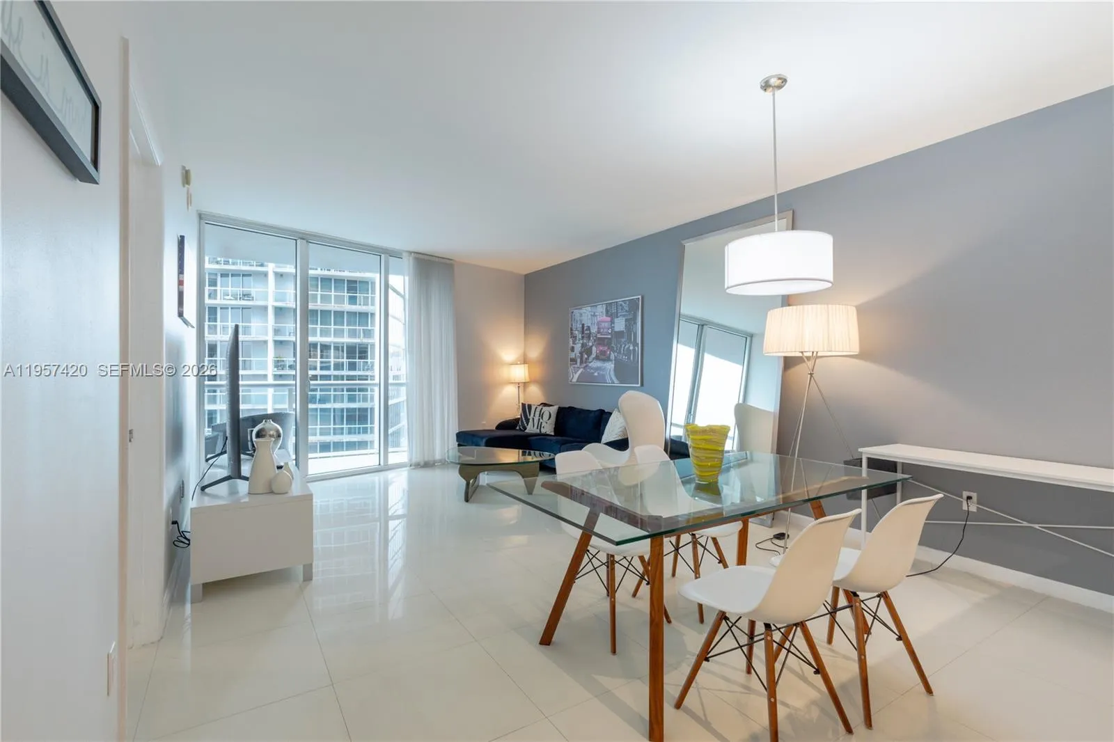1 bedroom 1 bath for sale at 475 Brickell Ave # 4511, Miami FL 33131