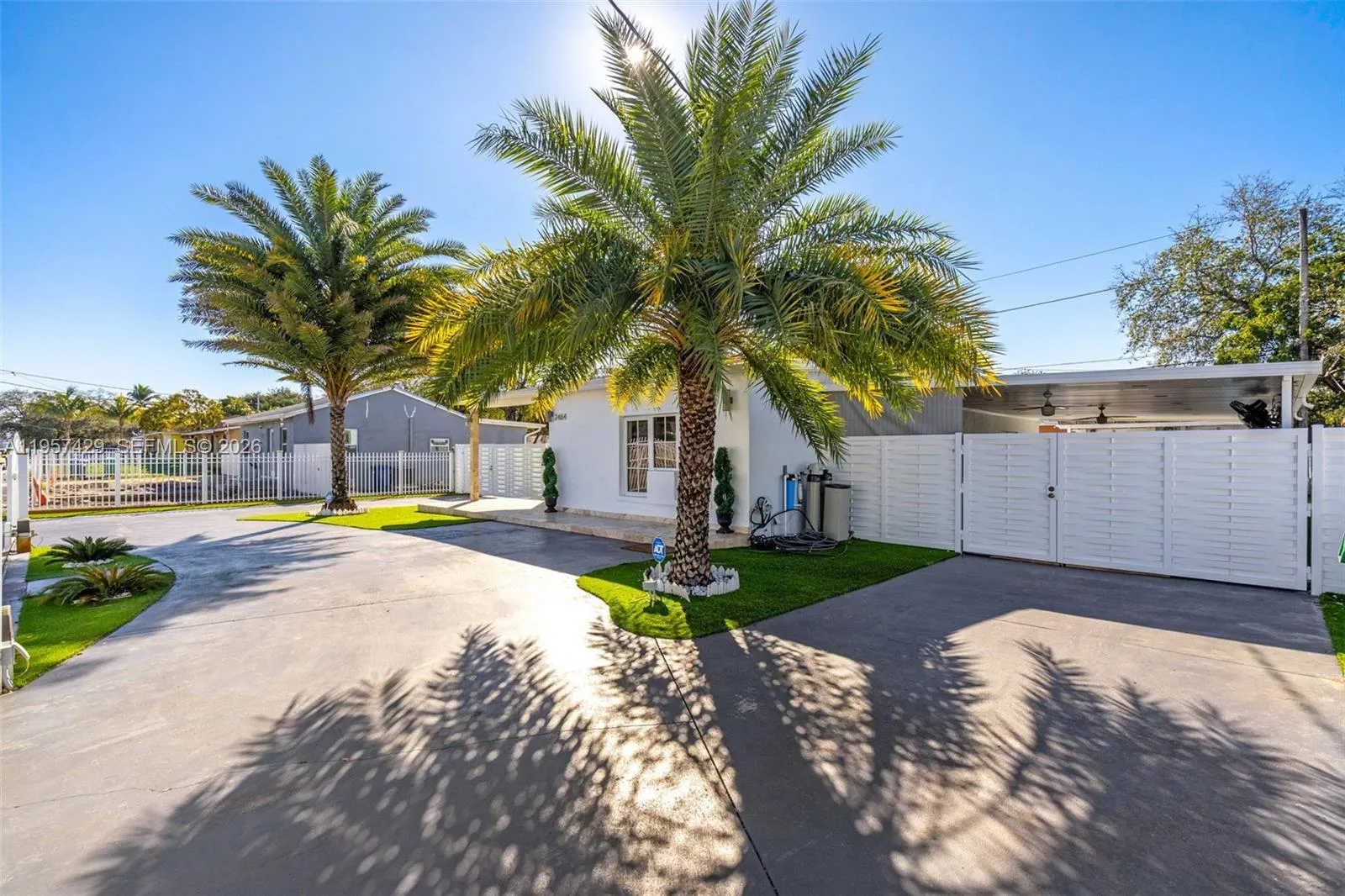 2464 NW 104th St, Miami FL 33147