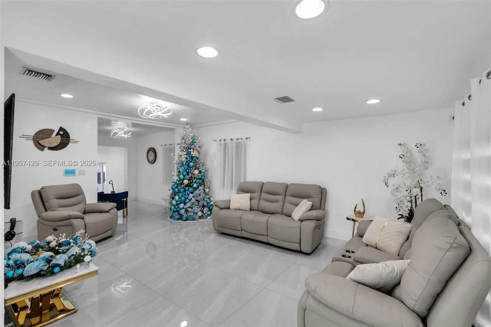 2464 NW 104th St, Miami FL 33147