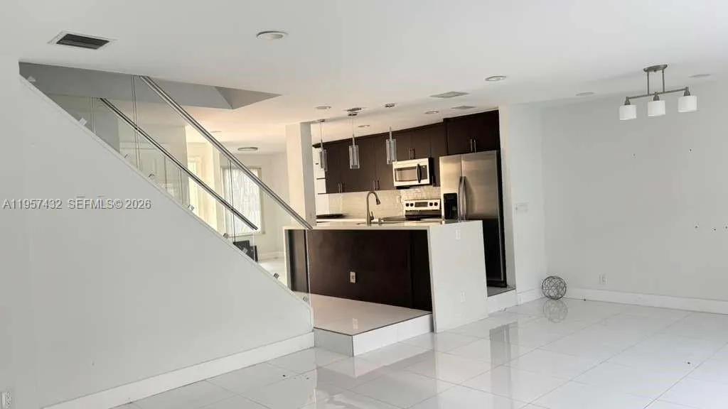 3 bedroom 2 bath for sale at 8195 NW 8th MANOR # 3, Plantation FL 33324