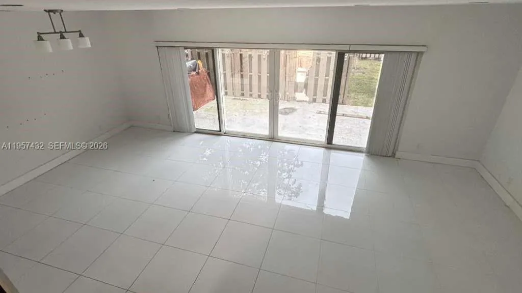 8195 NW 8th MANOR # 3, Plantation FL 33324