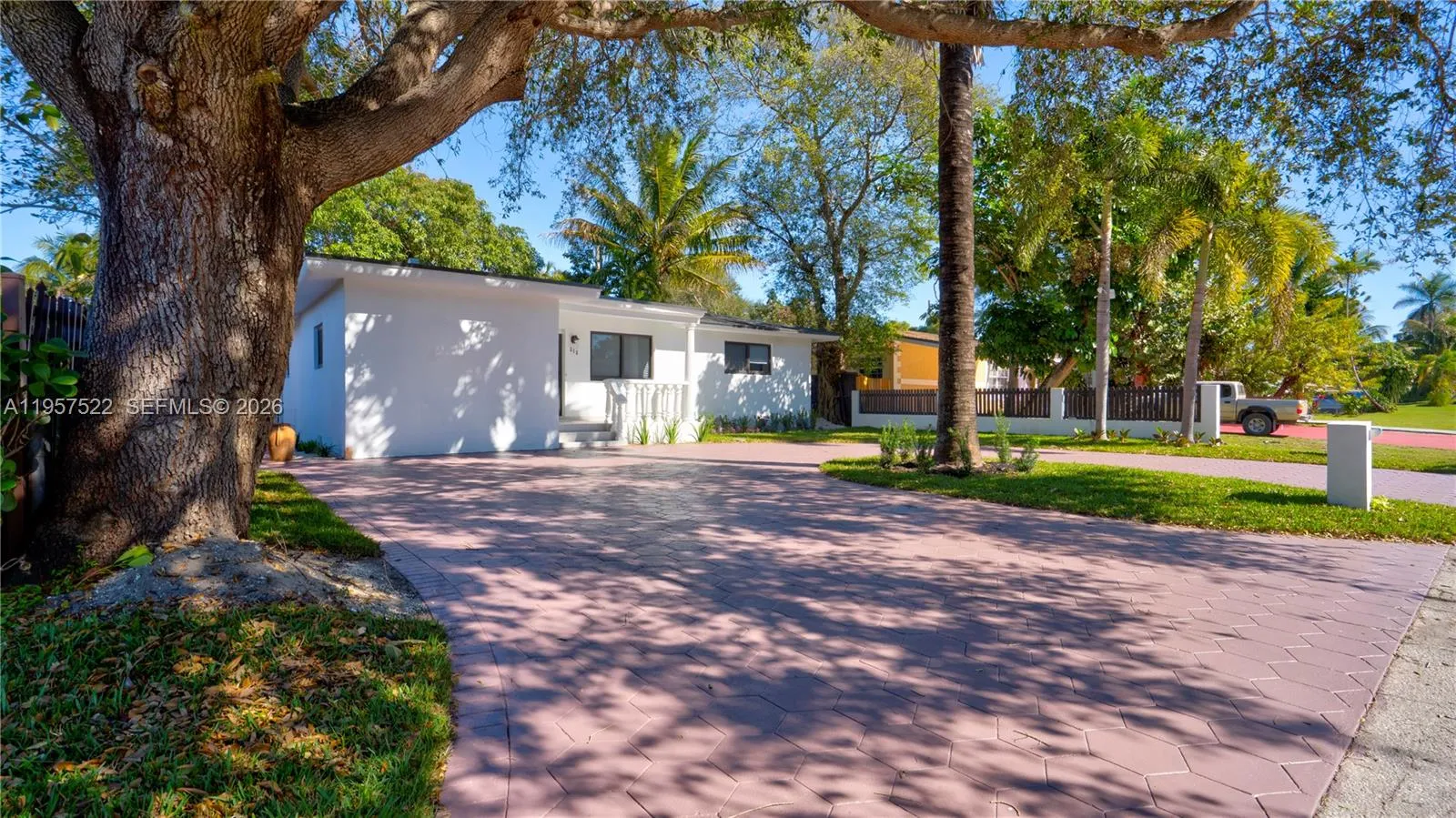 3 bedroom 2 bath for sale at 315 NE 160th Ter, Miami FL 33162