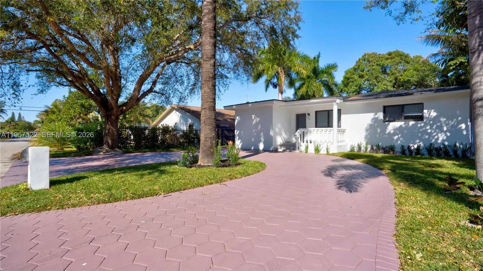 315 NE 160th Ter, Miami FL 33162