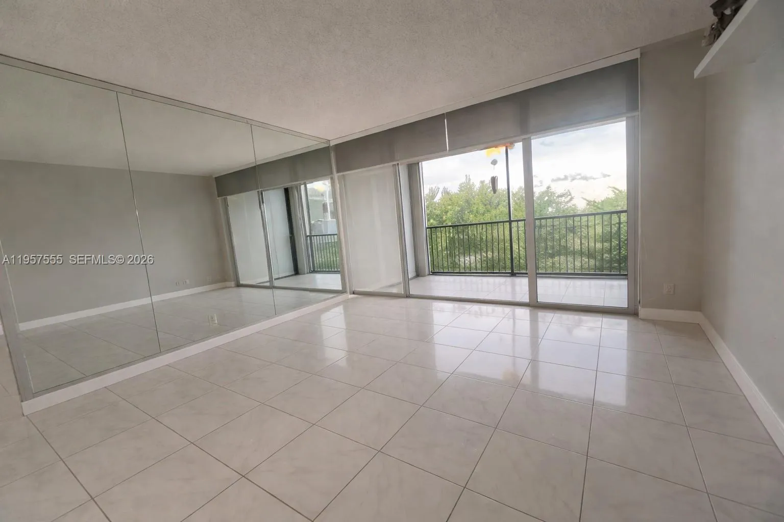 3910 Inverrary Blvd # B, Lauderhill FL 33319