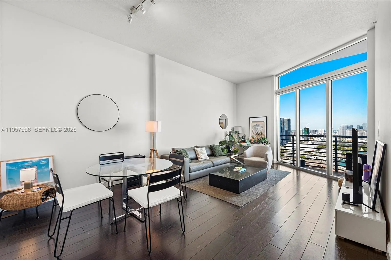 335 S Biscayne Blvd # 10, Miami FL 33131