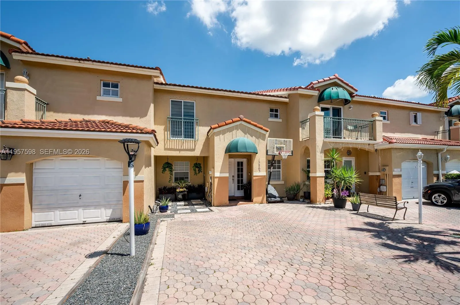 15863 SW 71st St, Miami FL 33193