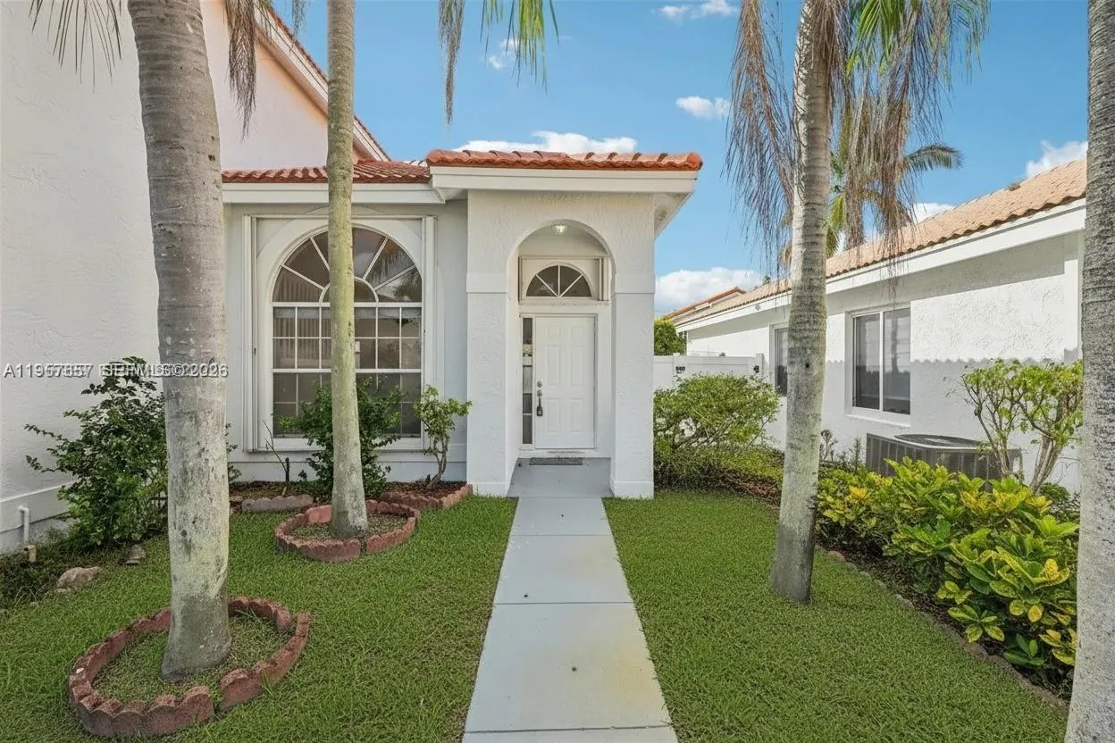 1378 SW 180th Ave, Pembroke Pines FL 33029