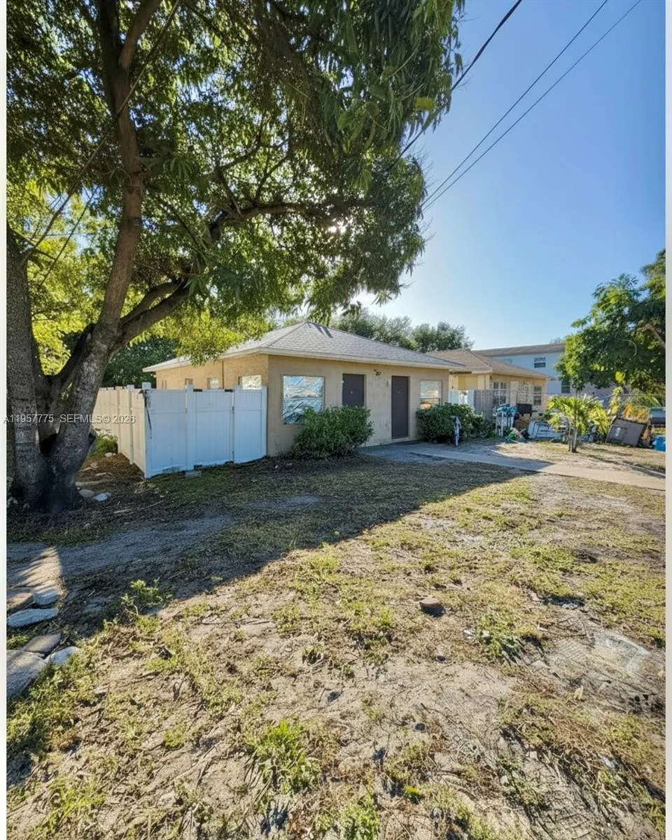 338 SW 1st Ter, Deerfield Beach FL 33441