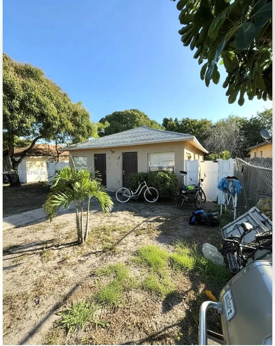 338 SW 1st Ter, Deerfield Beach FL 33441