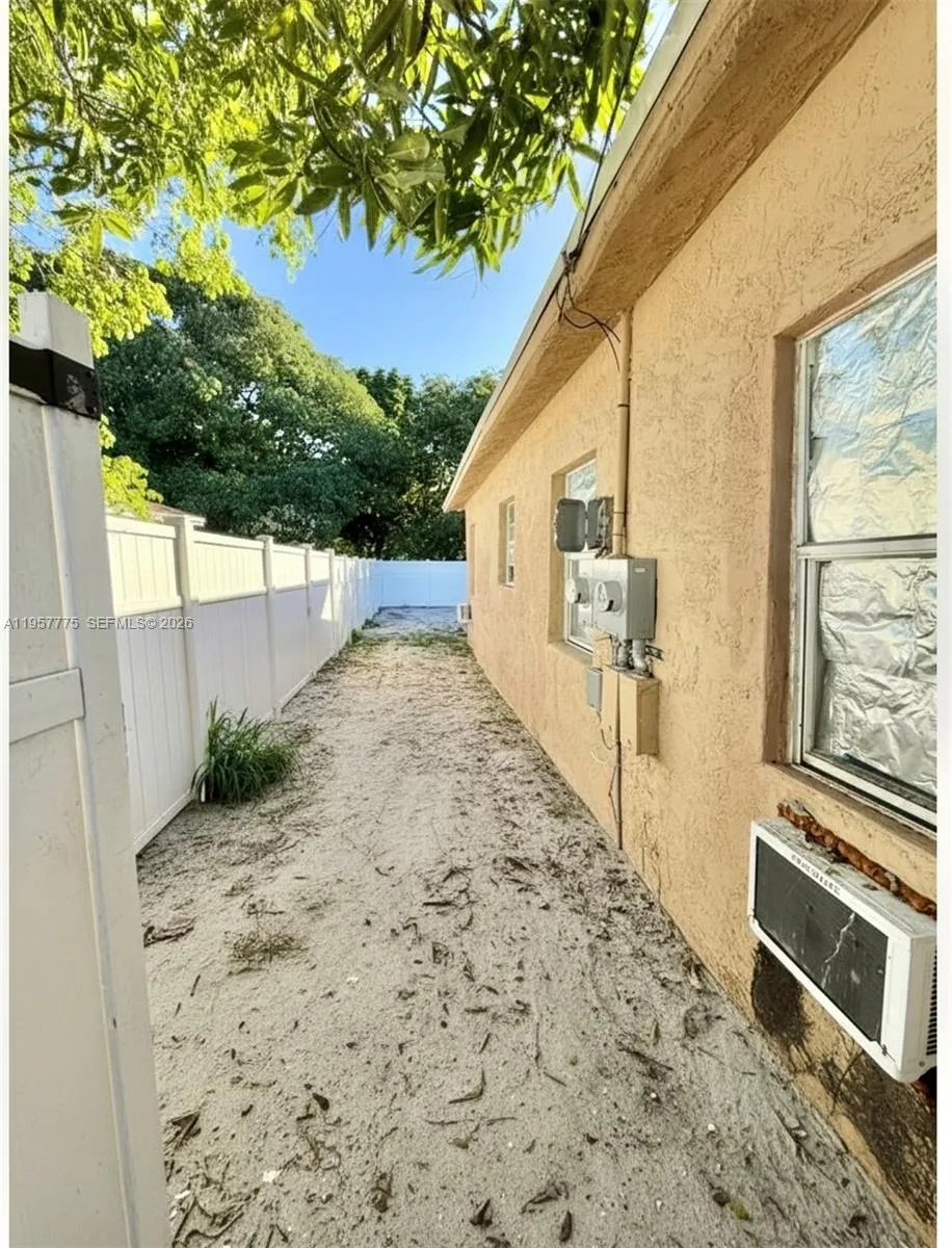 338 SW 1st Ter, Deerfield Beach FL 33441