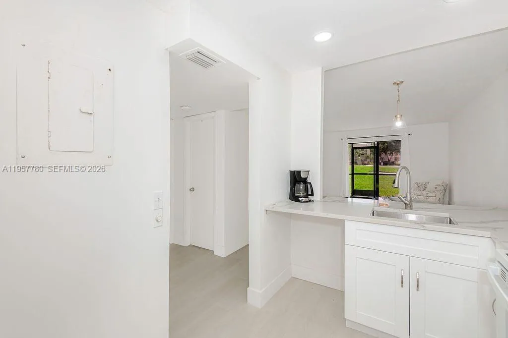 10434 Sunrise Lakes Blvd # 109, Sunrise FL 33322