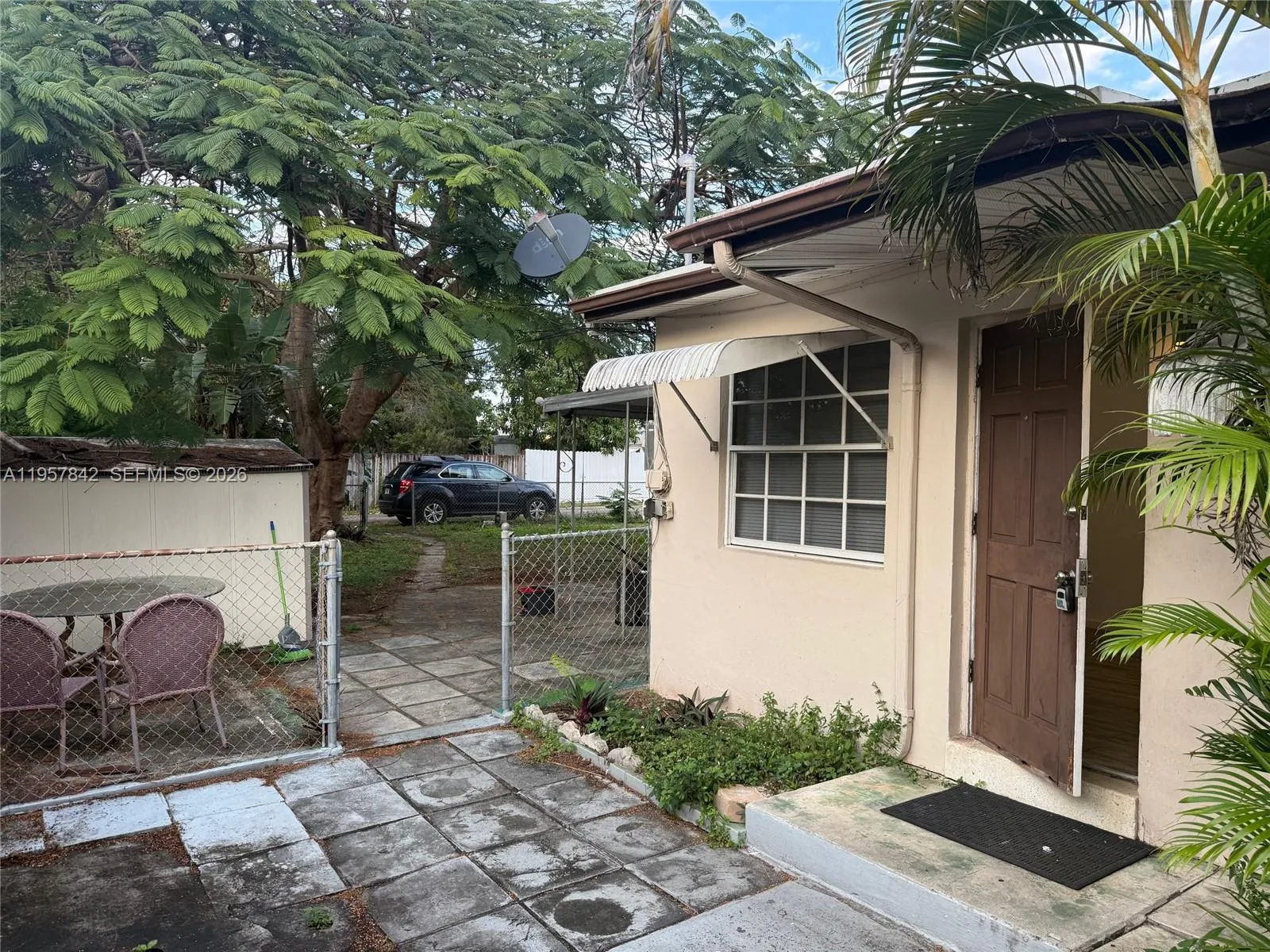 34 SW 5th St # 2, Hallandale Beach FL 33009