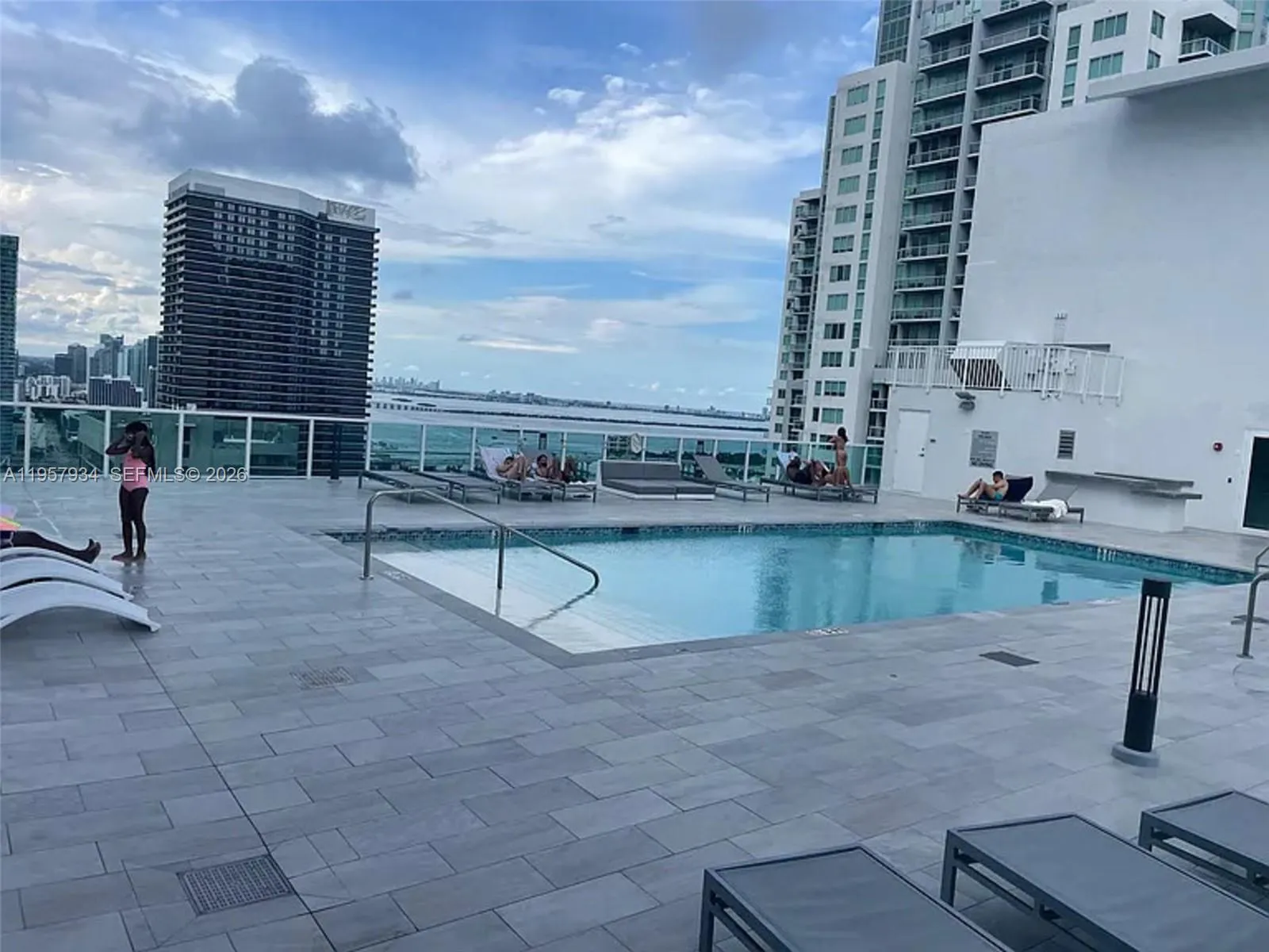 1 bedroom 1 bath for sale at 133 NE 2nd Ave # 911, Miami FL 33132