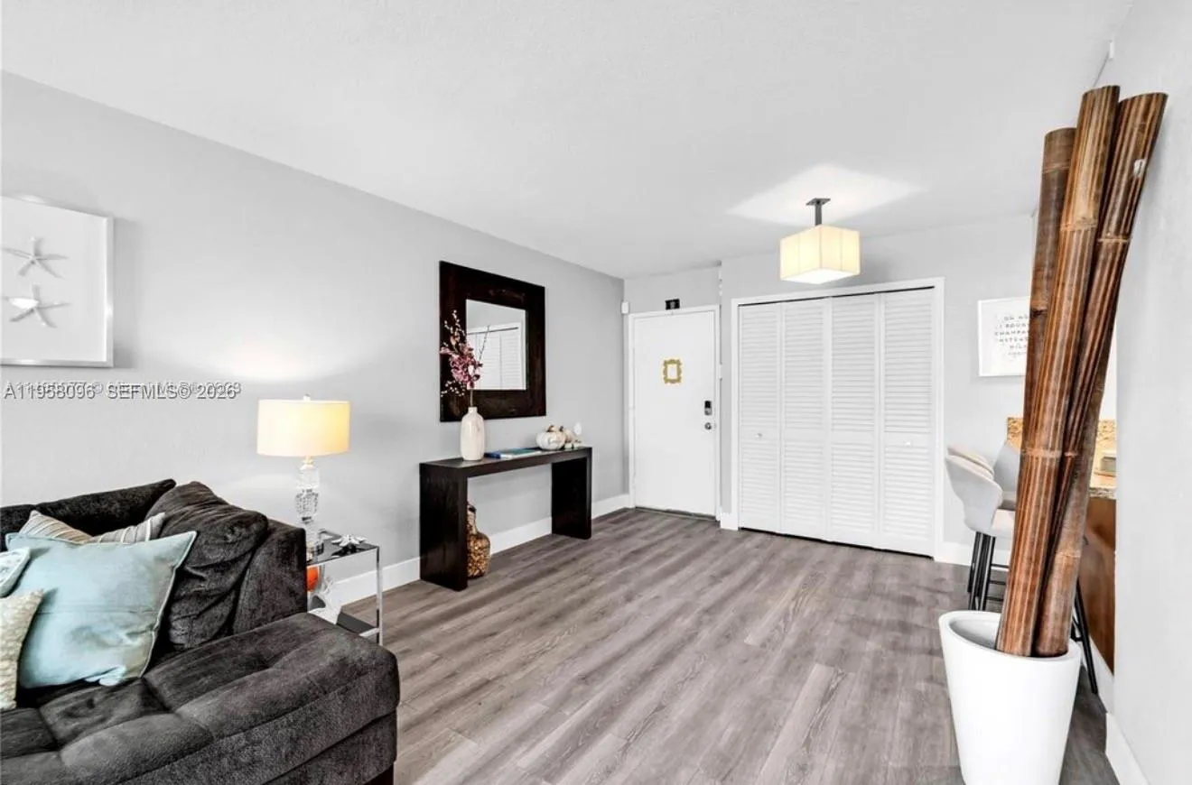 830 NW 87t ave # 303, Miami FL 33172