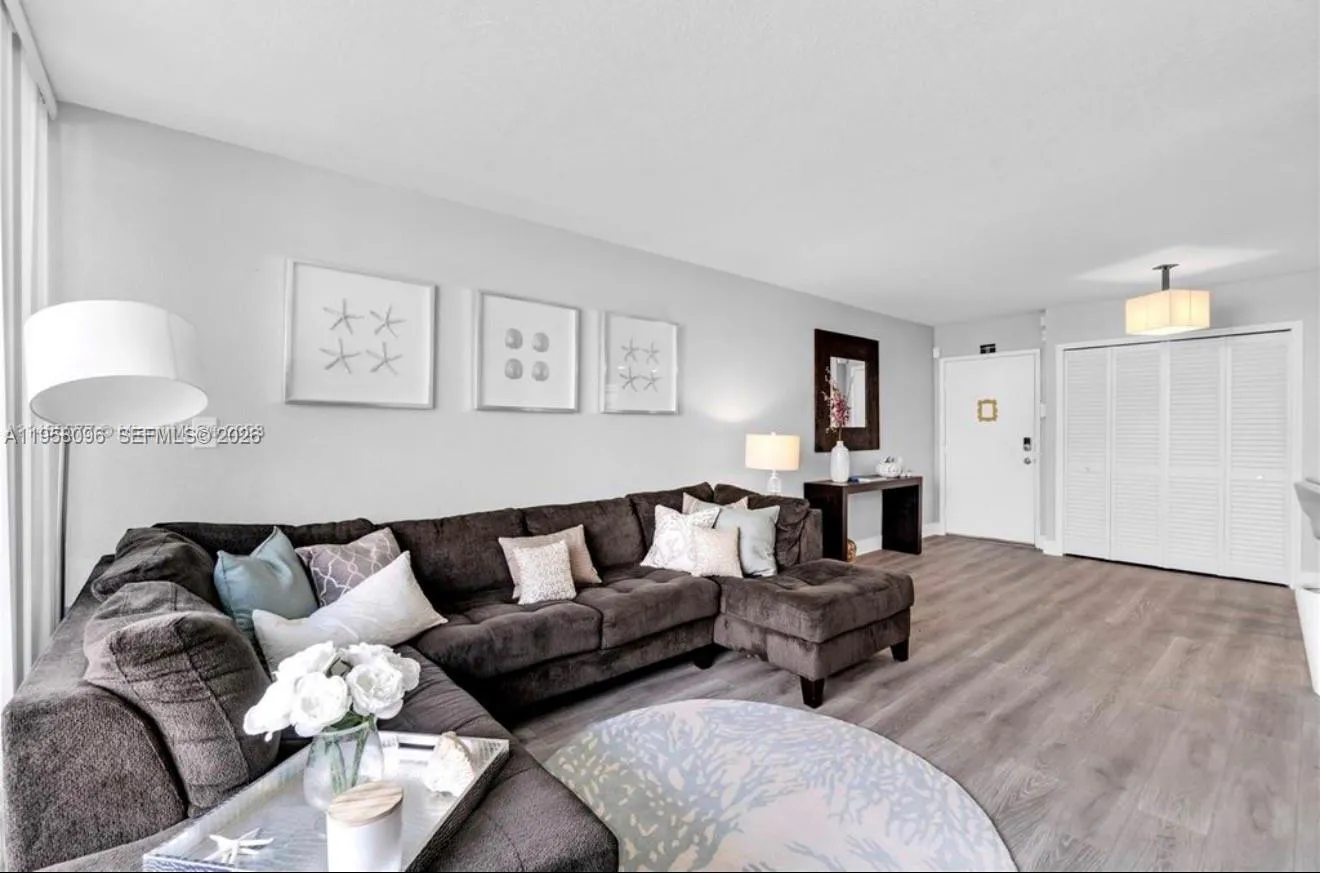 830 NW 87t ave # 303, Miami FL 33172