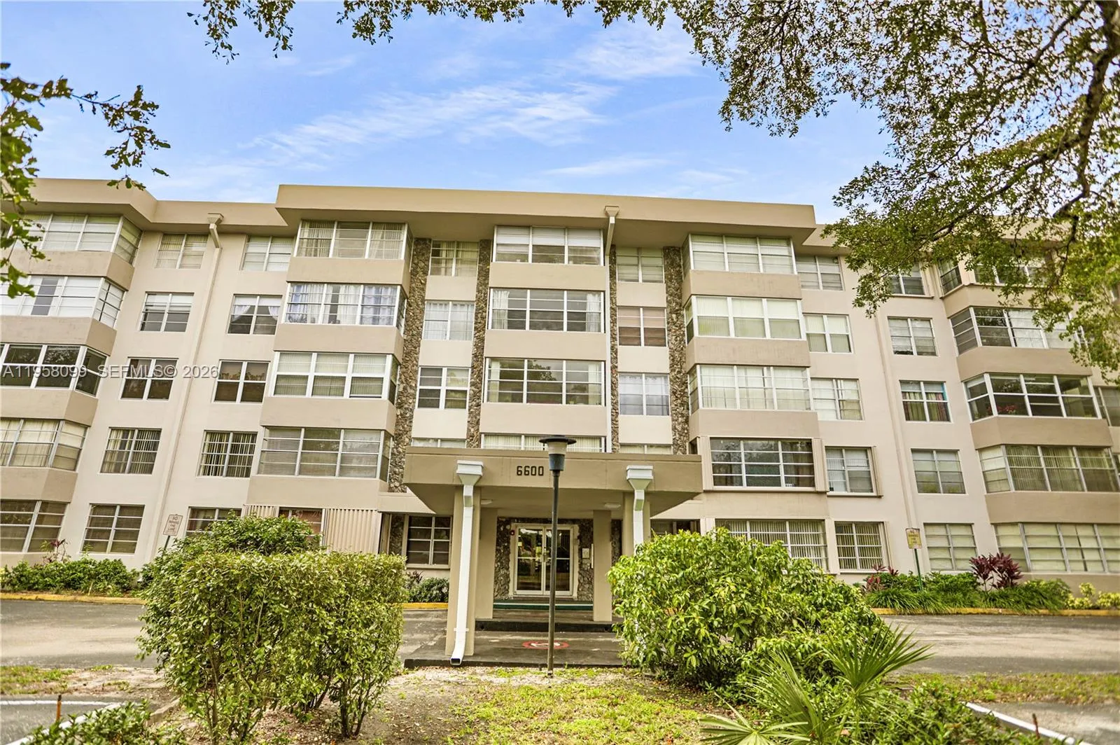 6600 Cypress Rd # 105, Plantation FL 33317