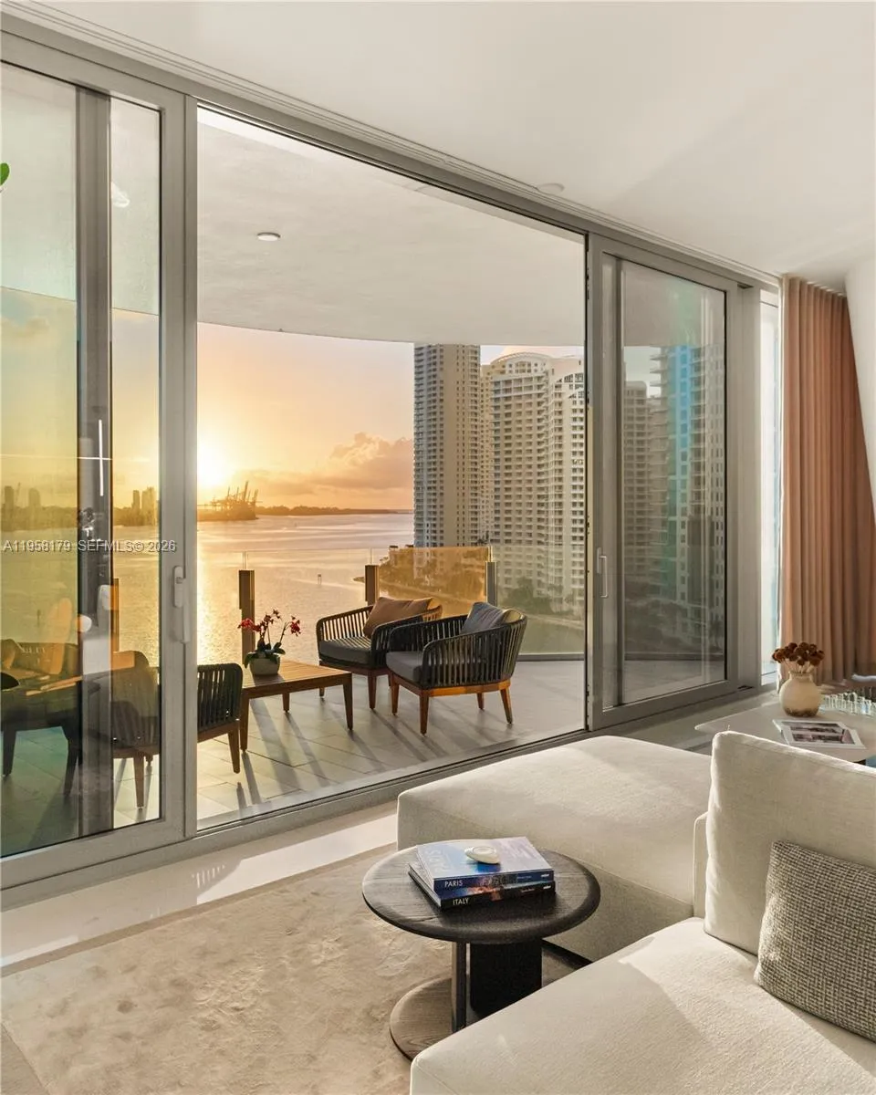 300 Biscayne Boulevard Way, Miami FL 33131