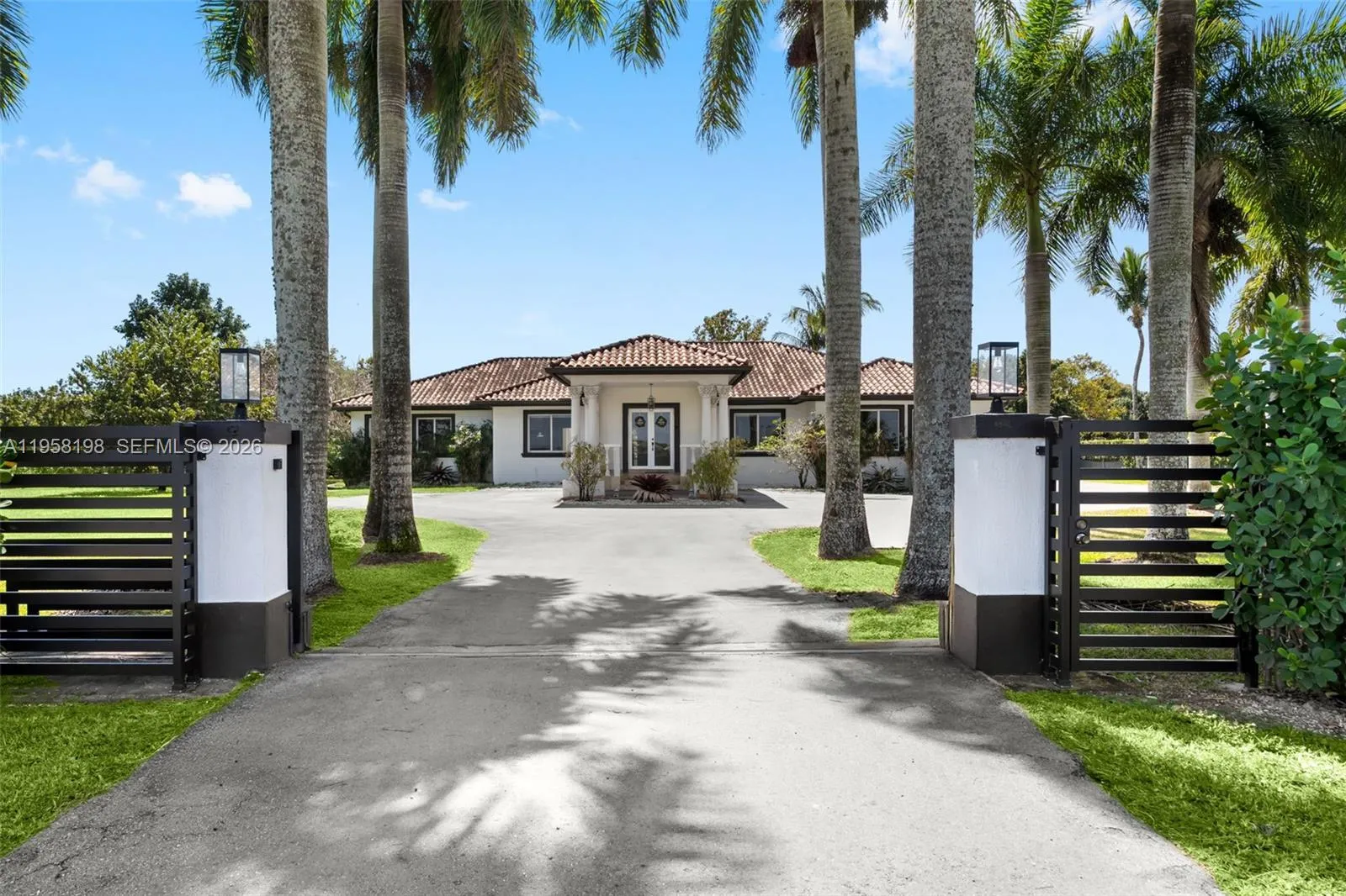 6 bedroom 4 bath for sale at 16800 SW 190th St, Miami FL 33187