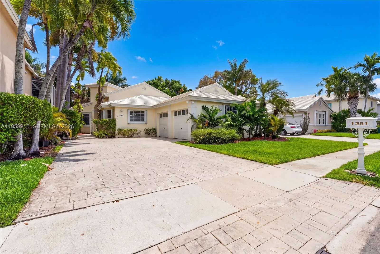 1251 E Wilshire Cir E, Pembroke Pines FL 33027