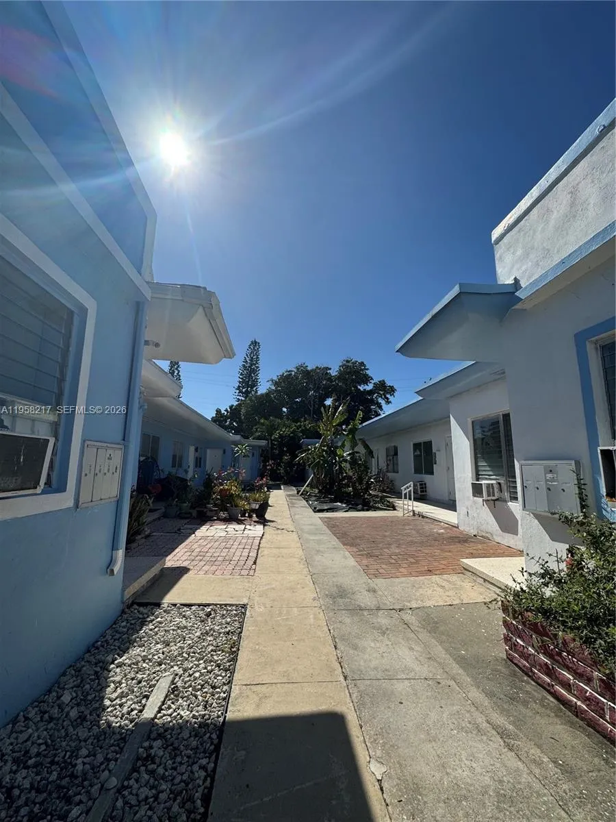 800 83rd St, Miami Beach FL 33141