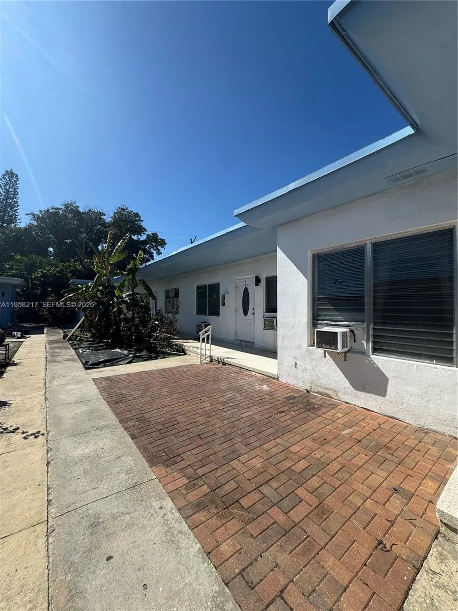 800 83rd St, Miami Beach FL 33141