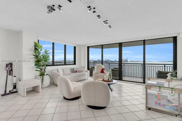 540 Brickell Key Dr # 832, Miami FL 33131